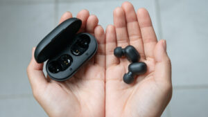 Bluetooth wireless earbuds